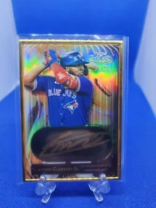Vladimir Guerrero Jr. 2022 Topps Gold Label Gold Framed Auric On-Card Auto /25 - Picture 1 of 2