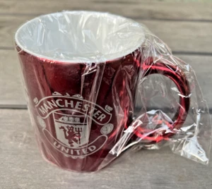 MANCHESTER UNITED - OFFICIAL METALLIC CERAMIC MUG - BNWT - Picture 1 of 2