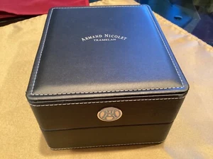 Caja Reloj Hombre Armand Nicolet "Tramelan" con Almohada, Paño y Herramienta Reloj - Imagen 1 de 10