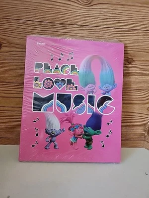 New...Dreamworks Trolls 2018 6 Pack 2 Pocket Avery Folders 3 Designs  - Image 1 of 3