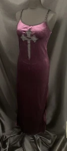 Vestido Gótico Raro Vintage Cuervo Púrpura Terciopelo Negro Daga/Cruz Pequeño - Imagen 1 de 4