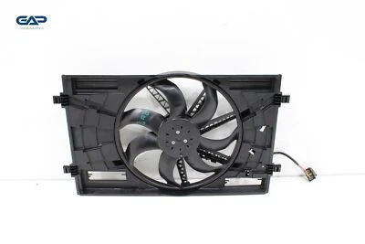 Cubierta y pala del ventilador de refrigeración del radiador Volkswagen Jetta 2019-2021 y motor OEM Foto 1 de 4