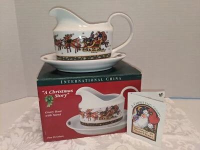 Susan Winget A Christmas Story Gravy Boat & Drip Plate International China - Imagem 1 de 4