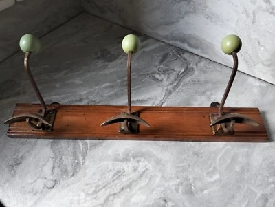 ANCIEN PORTE MANTEAU À 3 PATERES . L 45cm . EN BOIS ET ACIER ECOLE,BISTROT - Photo 1/3