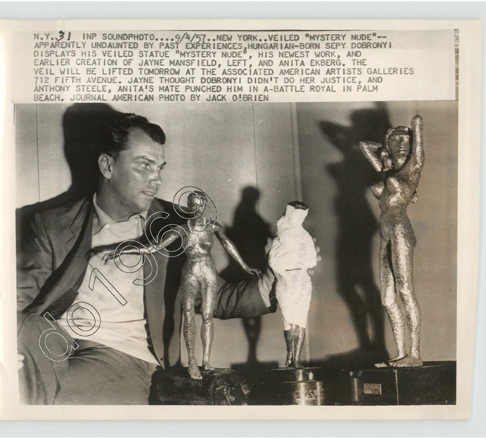 Hungarian Artist SEPY DUBRONY w CELEBRITY Nude SCULPTURES 1957 Press Photo - Image 1 of 2