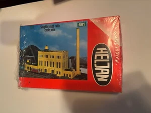 Heljan HO Scale Slaughterhouse With Cattle Pens #681 NEW Unopened - Picture 1 of 2