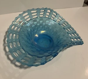 ANTIQUE OPEN EDGE CARNIVAL GLASS LARGE BASKET - CELESTE BLUE V - Picture 1 of 11
