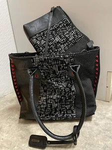 Remonte Damen Handtasche schwarz, rote Bestickung, silberfarbenes Muster - Picture 1 of 6