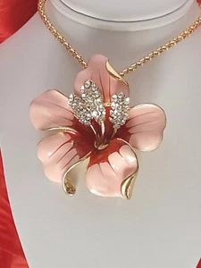 Betsey Johnson Tropical Hawaiian Hibiscus Flower Necklace Brooch PEACH PENDANT - Picture 1 of 9