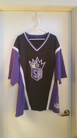 Sacramento Kings Rare Pre-Owned Champion Warm Up Shoot Around Shirt Cover