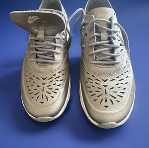 Nike DA Schuhe Silbergrau  Weiches Feines Leder Easy Walk.leicht.Atmungsaktiv - Bild 1 von 9