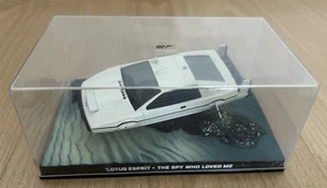Ixo Lotus Esprit , weiß, James Bond 007, 1/43 Modell Auto, in Vitrine - Bild 1 von 12