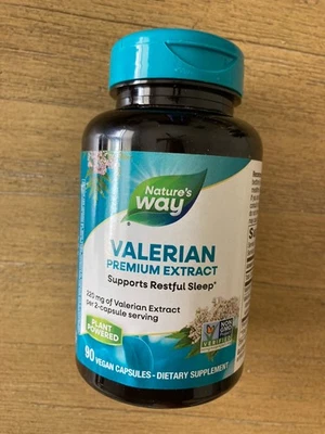 Cápsulas de apoyo para dormir de valeriana Nature's Way 90 quilates veganas sin OGM caducidad 03/2027 Foto 1 de 4
