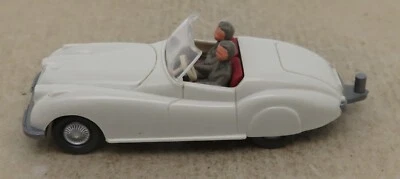 a WIKING HO 1/87 JAGUAR XK 120 cabriolet sport gris 2 PERSONNAGES #10020 no box - Photo 1/4