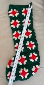 Medias de Navidad cuadradas de ganchillo vintage grandes 21” rojo verde blanco - Imagen 1 de 3