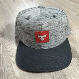 Gorra Mitchell & Ness Chicago Bulls Snapback NBA Baloncesto Jordan Gris Negra - Imagen 1 de 8