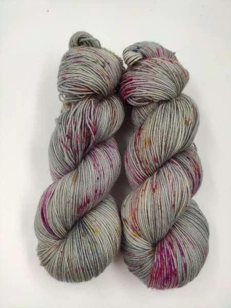 handgefärbte Sockenwolle 4 fach - Der Klassiker * GESPRENKELTES GRAU  153 - Bild 1 von 1