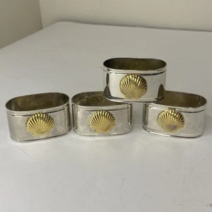 Set 4 anelli tovaglioli vintage placcati argento e ottone con disegno conchiglia - Foto 1 di 10
