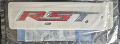 Оригинальная хромированная и красная эмблема Chevy Silverado RST GM 84319995 19–25 годов выпуска - Изображение 1 из 2