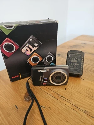 Kodak Easyshare Digital Camera M530 12mp Spares Only - Image 1 of 4