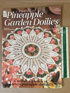 VINTAGE CROCHET PINEAPPLE GARDEN DOILIES 7 DOILY PATTERNS TABLE ROSES CHASALOW - Picture 1 of 3