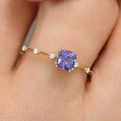 Anillo de boda de oro amarillo de 10 quilates simulado de tanzanita y moissanita azul 0,59 TCW para mujer Foto 1 de 4