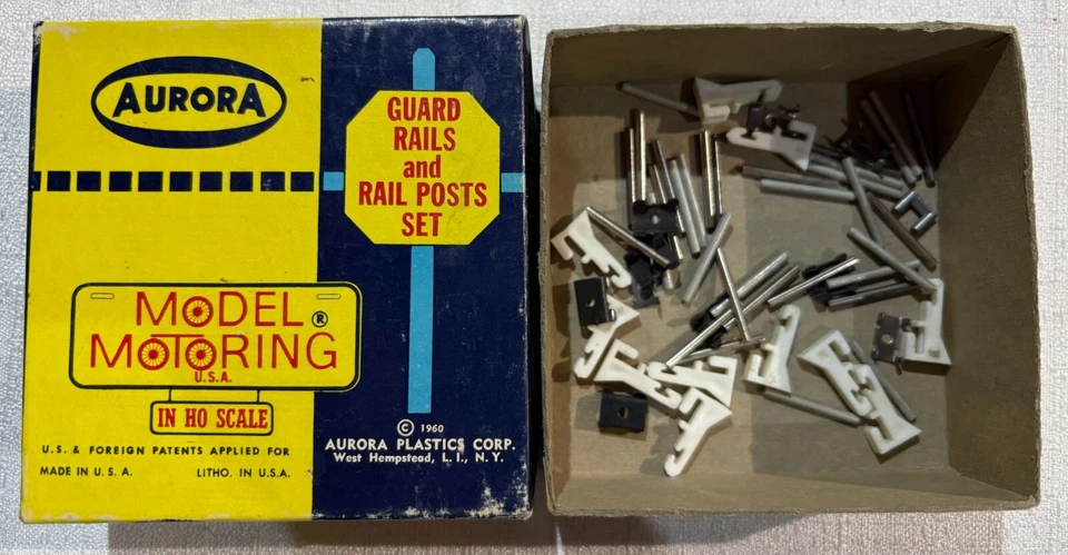 CAJA DE RIELES Y POSTES DE RIEL CON CERRADURA Y CARPINTERÍA AURORA THUNDERJET HO SLOT CAR TJET Foto 1 de 1