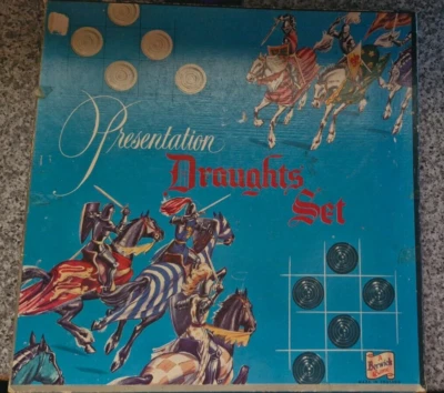 Presentation Draughts Set. Vintage Berwick draught set - Image 1 of 2