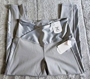 Legging de tiro alto gris talla PM 7/8 NUEVO CON ETIQUETAS Xersion precio de venta sugerido por el fabricante $37 - Imagen 1 de 8