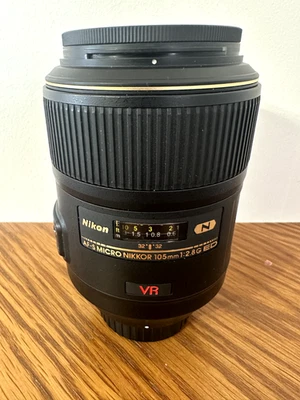 Nikon AF-S Micro Nikkor 105mm f/2.8 G ED VR Camera Lens  +  Filter  +  Case - image 1 of 4
