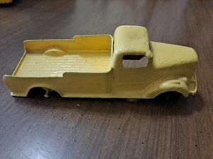 VTG RARE TOOTSIE TOY 1940'S MACK INTERNATIONAL PICKUP TRUCK YELLOW PRESSED STEEL - Picture 1 of 6