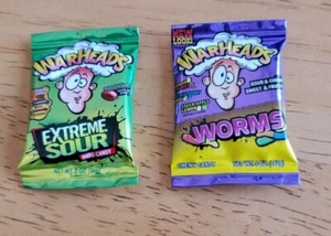 Juego de 2 mini marcas ZURU Warheads Worms & Extreme Sour BARBIE - Imagen 1 de 3