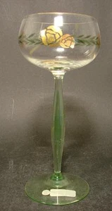 Jugendstil - Weinglas. Uranglas, handbemalt mit Randvergoldung. - Bild 1 von 1