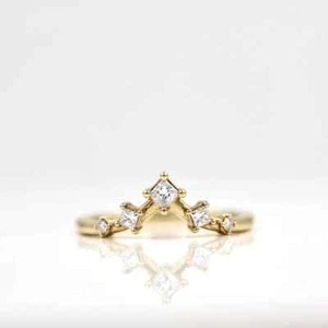 Vorsteckring V-förmiger Prinzess- & Rundschliff 0,40 kt Moissanit in 10 kt Gelbgold - Bild 1 von 7