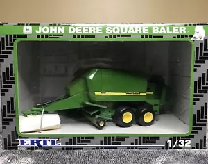 John Deere 100 Square Baler 1:32 Vintage 1997 Ertl - Picture 1 of 8