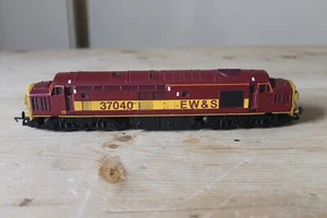 HORNBY 00 GAUGE CLASS 37 DIESEL LOCO IN EWS LIVERY WEATHERED - Foto 1 di 9