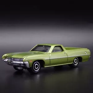 1970 70 FORD RANCHERO PICKUP TRUCK VERDE DIORAMA DIECAST MODEL CAR IN SCALA 1:64 - Foto 1 di 7