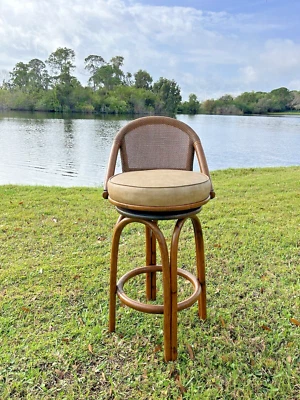 Auténtico taburete de bar Ficks Reed bambú ratán - asiento redondo de cuero giratorio - firmado Foto 1 de 4