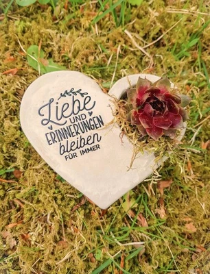 Bepflanztes Herz aus Beton mit Schriftzug Grabschmuck Trauer Grabherz - Bild 1 von 2