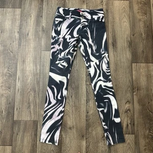 Pantalones de mezclilla ajustados al tobillo Alice + Olivia multicolores negros blancos rosas - Imagen 1 de 9
