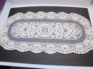 Beige Spitzendeckchen - Bild 1 von 2