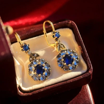 Orecchini a Monachella Dorato Antico Floreale Zirconia Cubica Blu Retrò SB6 - Immagine 1 di 4