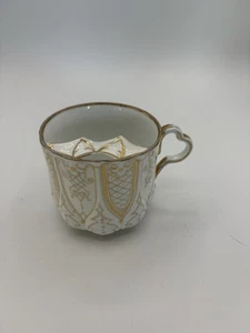 Antigua taza de bigote blanco y dorado pintada a mano - Imagen 1 de 5