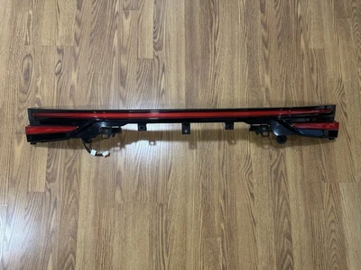 Luz trasera central LED 2022 2023 Lexus NX250 NX350 NX350h NX450h 81580-F6020 Foto 1 de 4