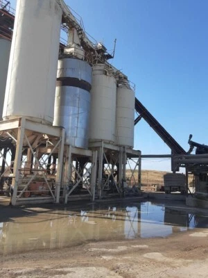 Componente de planta de asfalto con tambor/silos/depósitos de alimentación en frío/casa de control/transportadores Foto 1 de 4