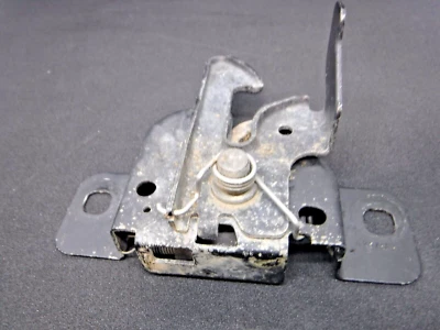 Jeep Grand Cherokee WK 05-10 Hood Latch Commander XK OEM Free Shipping - Image 1 of 4