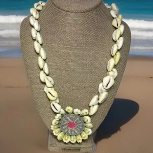 Schöne Perlen Muschel Halskette großes Statement - Bild 1 von 4