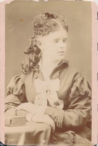 CDV Antique Photo Carte de Visite Beautiful Cross Eyed Woman Curls Carthage IL - Picture 1 of 7