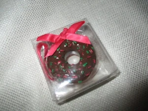 Dunkin Donuts 2012 adorno de Navidad 1,75'" nuevo donut espolvoreado de chocolate - Imagen 1 de 2