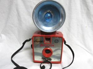 VINTAGE 1960s IMPERIAL SATELLITE 127 CAMERA w/ FLASH & BULB - Picture 1 of 6